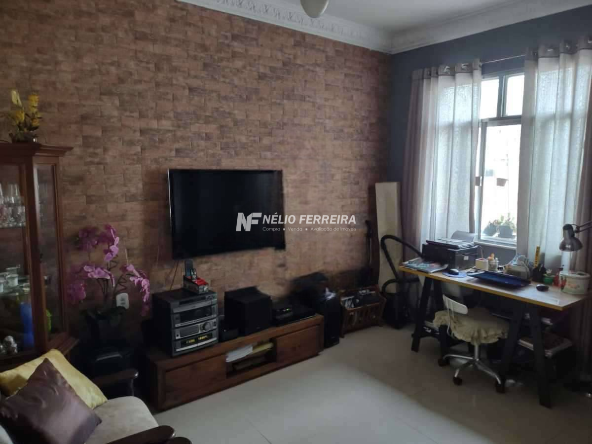 CA710911-Photoroom